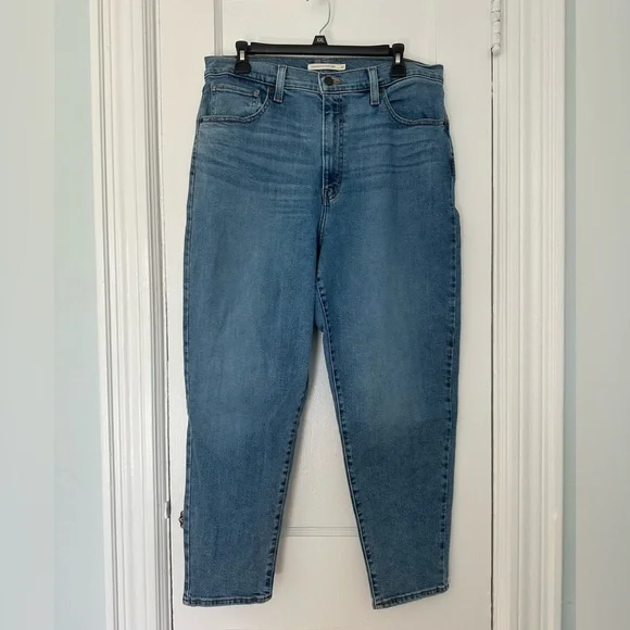 Levi's High Rise High Waisted Mom Blue Jeans Women’s Size 32 - Picture 1 of 5